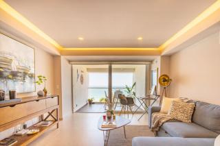 Beachfront & free daily breakfast & 600MB 7010 Wifi by Moikkarentals - 0