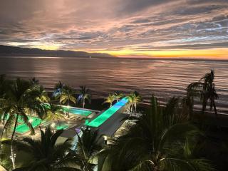 Beachfront & free daily breakfast & 600MB 7010 Wifi by Moikkarentals - 4