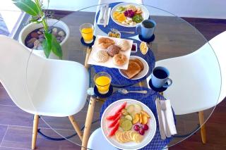 Beachfront & free daily breakfast & 600MB 7010 Wifi by Moikkarentals - 2
