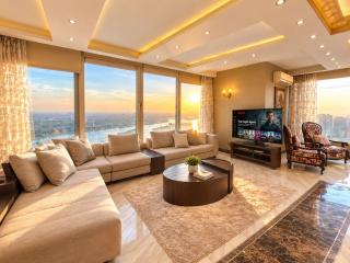 Nile Front 3BR Maadi Balcony & Stunning Views Jacuzzi in Select Units - 1
