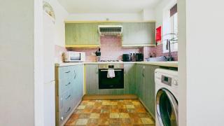 Bright and Modern 2BR House on Quiet Street - 4