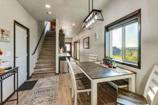 River Views & Rural Charm: Springfield Retreat - 2