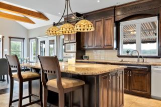 Le Repos de L'Ours Waterfront Chalet with Private Dock - 9