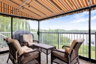 Le Repos de L'Ours Waterfront Chalet with Private Dock - 4