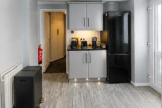 House Sleeps 4- Free Parking Garden Pet Friendly - 8