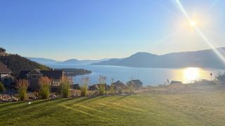 Cozy Escape for Couples and Families with Incredible Lake and Vineyard Views - Sleeps Up to 4 - 9
