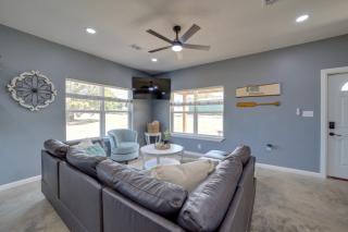 Gateway to State Park & Lake! Inviting Vian Cabin - 6