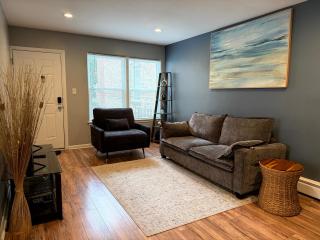 Chicago 1BR Free Parking, Near Transit And Dining - 1