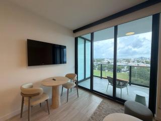 Modern 1BR Oasis - Rooftop Pool & Gym - 8