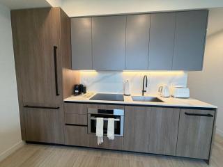 Modern 1BR Oasis - Rooftop Pool & Gym - 7
