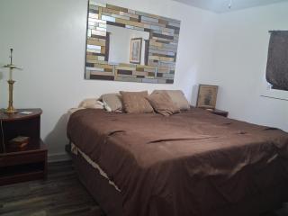 Bungalow By the Bay 2 miles from Kemah Boardwalk - 7
