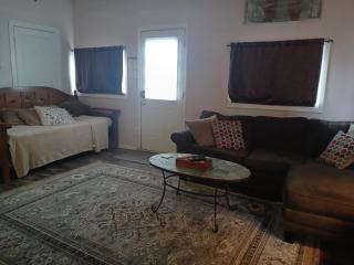 Bungalow By the Bay 2 miles from Kemah Boardwalk - 4