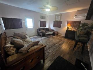 Bungalow By the Bay 2 miles from Kemah Boardwalk - 3