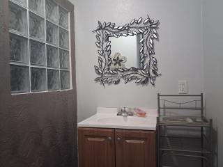 Bungalow By the Bay 2 miles from Kemah Boardwalk - 2