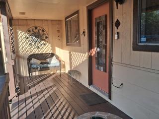 Bungalow By the Bay 2 miles from Kemah Boardwalk - 1