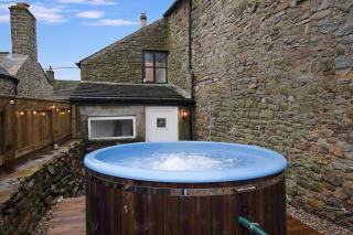 Detached three Bedroom Family Home Hot Tub Stay - 6