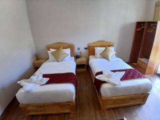 Lotus Hotel - 4