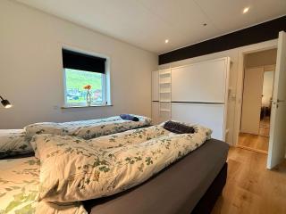 Apt 1 - Between Sea and Mountains - 1