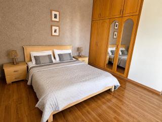 Kings Gates Spacious 2-Bedroom apartment near Beach - 1