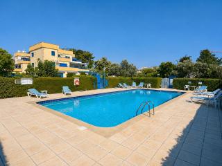 Kings Gates Spacious 2-Bedroom apartment near Beach - 8