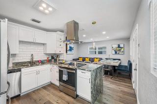 Heated Pool, 5 Min to Busch Gardens 3BR Sleeps 6, Sunlit Pool Haven - 6