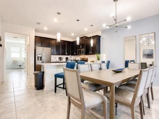 Luxury 3BR Vacay with 2 clubhouses & Waterpark - 6
