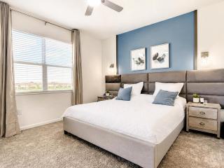 Luxury 3BR Vacay with 2 clubhouses & Waterpark - 4