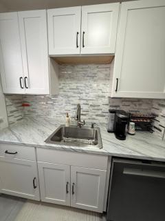 Delmar Loop 2-Bedroom Retreat - 4