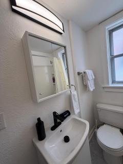 Delmar Loop 2-Bedroom Retreat - 2