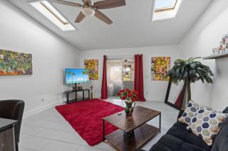 Game Night • Prime Location • Private Hot Tub - 1