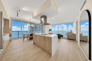 Water View 48th Floor - 2B2B - FREE Parking -Pool - 5