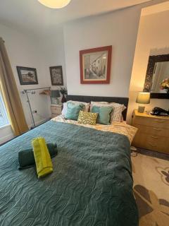 #207 Stylish Tredegar Home - Sleeps 7 - 4
