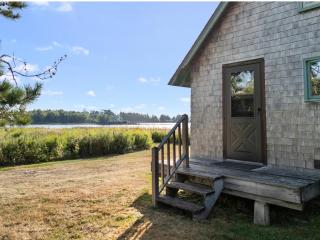 Peaceful coastal cabin with screened porch, water view of the cove, dog-friendly - 3