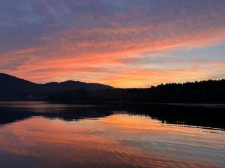 Le Repos de L'Ours Waterfront Chalet with Private Dock - 8