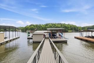 Garage Parking, Slide, Kayaks & Fun at 10MM - 1