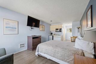 Ground Floor Studio - Pet-Friendly with Kitchenette - Pool and Hot Tub - 5