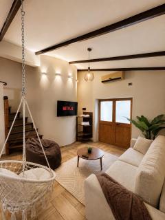October Loft - Duplex, Wi-Fi, Netflix&Free Parking - 0