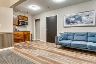 1 Mi to Oakland City University: Modern Apt - 0