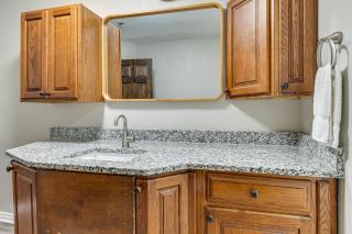 1 Mi to Oakland City University: Modern Apt - 1