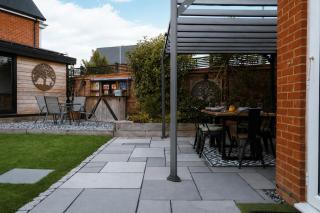 Perfect Booking Spacious 3-Bed Home with Garden and Outhouse - 7