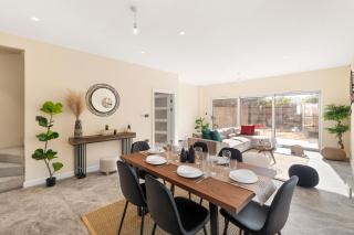 Elegant 4-Bedroom Ascot Retreat - 1