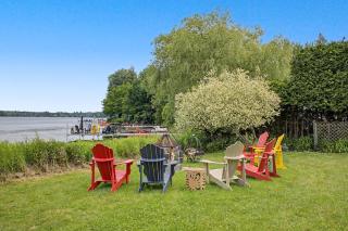 Larose Lakefront Chalet - 7