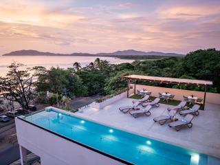Iguana Surf Boutique Hotel Tamarindo Rooftop Pool & Beachfront Suites - 0