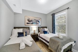 Spacious Haven 8-Min to Chicago Sleeps 10 - 4