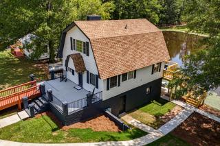 Waterfront Retreat | Fishing, Hot Tub & Sauna - 0