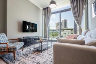 Luxurious 1Br Suite Signature Livings In Dubai - 0