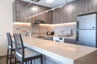 Stunning Lake View 1Bhk Retreat In Dubai - 5
