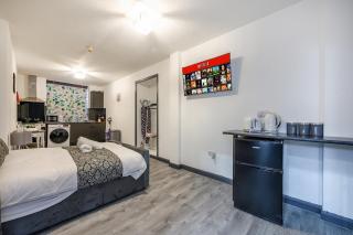 Modern Studio for Professionals in Bradford - 2