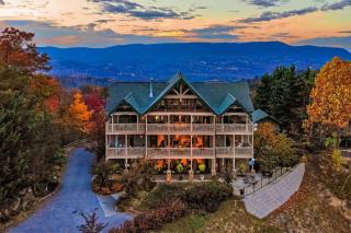 Tanasi Lodge Wake Up to Top-of-the-World Views 10BR Sleeps 30 - Sevierville - 0