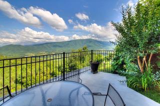 Tanasi Lodge Wake Up to Top-of-the-World Views 10BR Sleeps 30 - Sevierville - 1